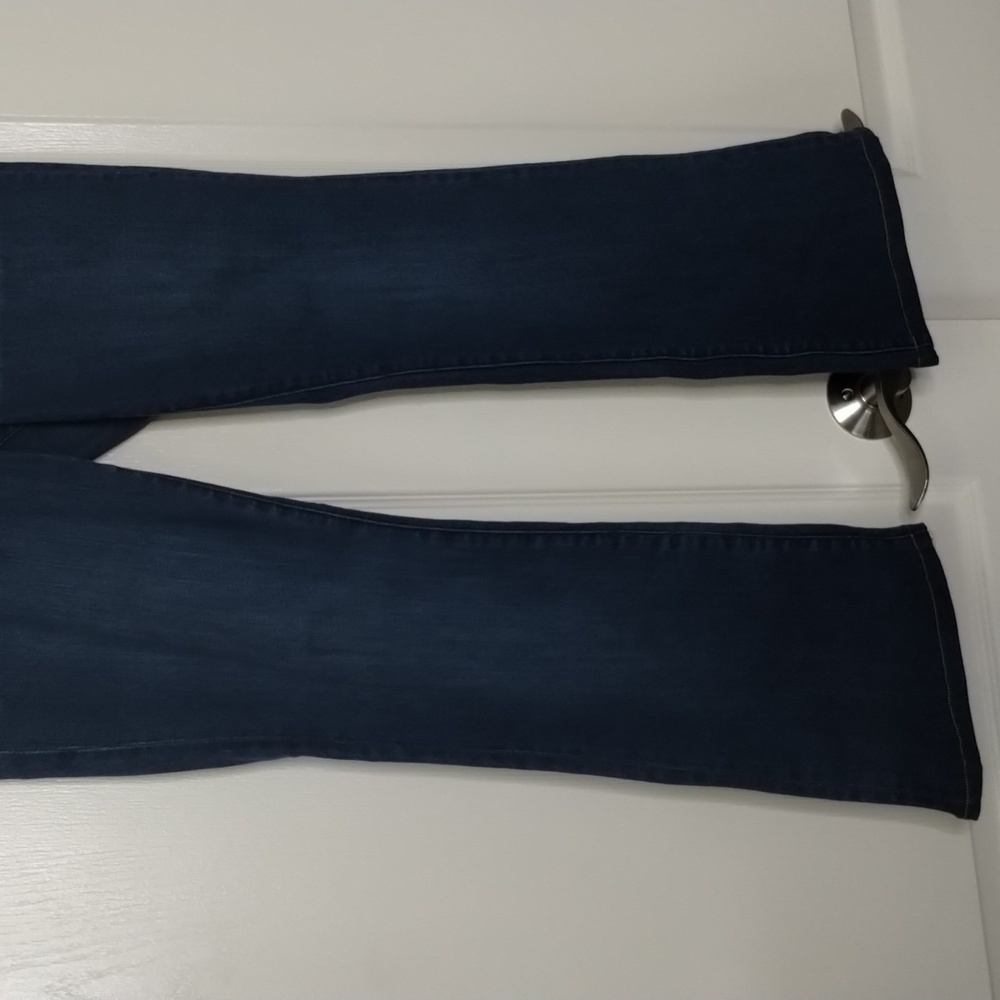 Tommy Hilfiger women's size 10R medium wash no distressed boot cut jeans - Picture 3 of 11